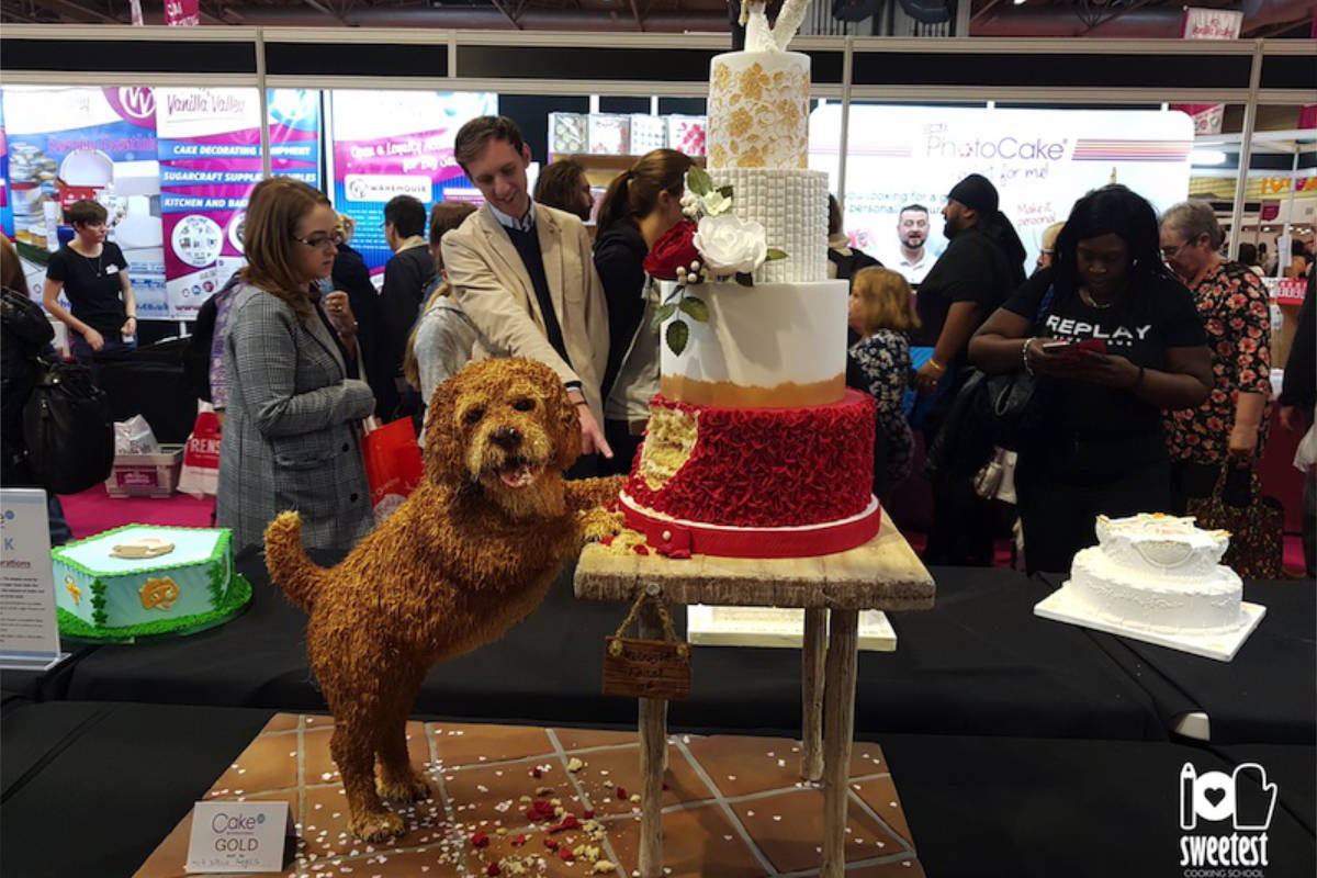 Reportage dal Cake International di Birmingham 2018. Scopri come i giudici valutano le opere in concorso